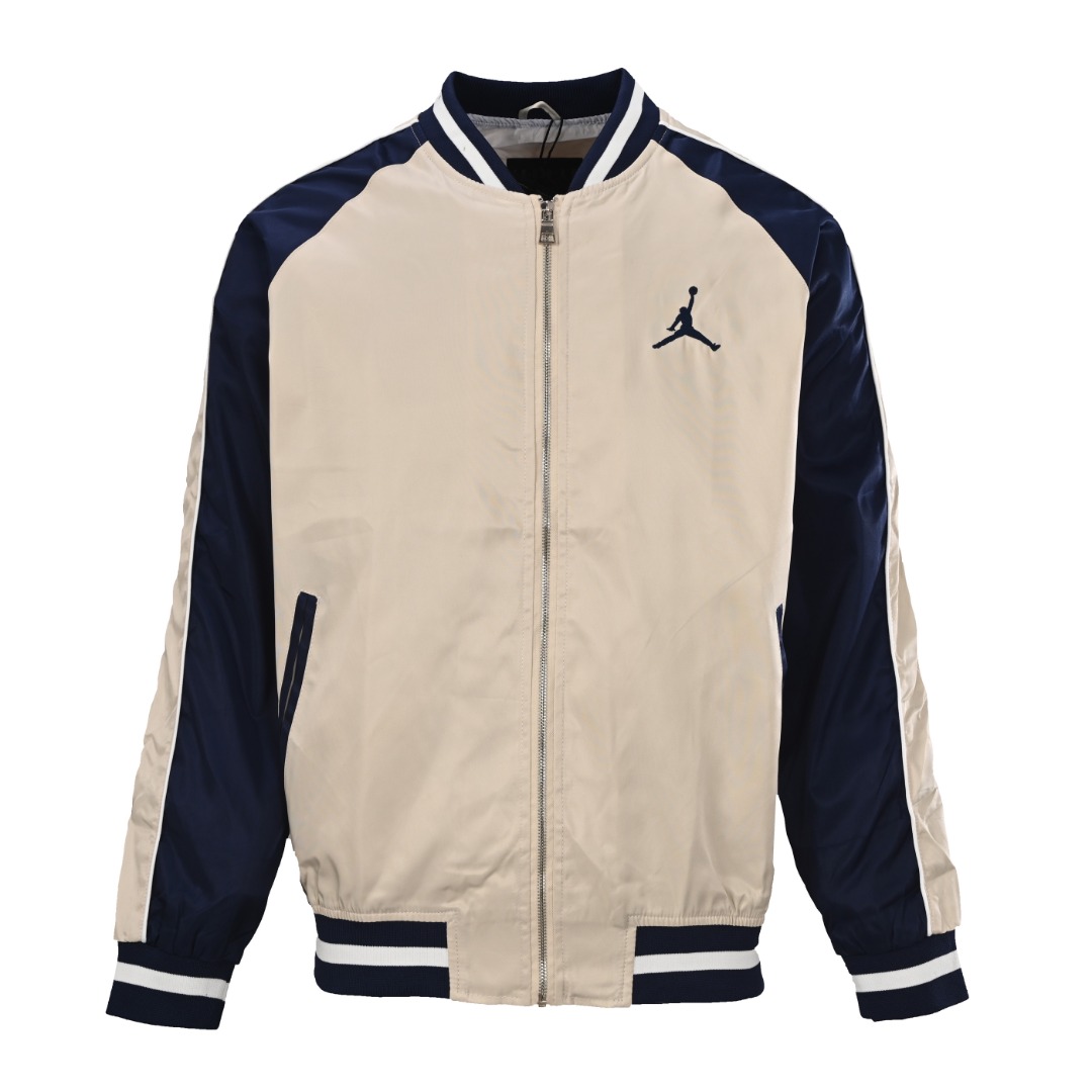 正品级💰400
Air Jordan 刺绣徽标撞色拼接夹克外套
新款Air Jordan篮球🏀刺绣棒球⚾️夹克外套, 男女同款 版型帅到起飞🛫️ 独家限定系列
青春灵动碰撞时尚元素,男女必备运动单品,胸前乔丹刺绣logo 后背大刺绣也是潮人必备的标识!!简直帅爆了 螺纹紧密 3D立体剪裁设计 三标齐全 性价比最高价格很香 推荐五星比入单品。运动潮人都喜欢的飞行夹克!融入的AJ的精粹,耐克乔丹迷妹迷弟们赶紧入手!三标齐全!完美品相!
颜色:黑色、米色
Size:M-XXL