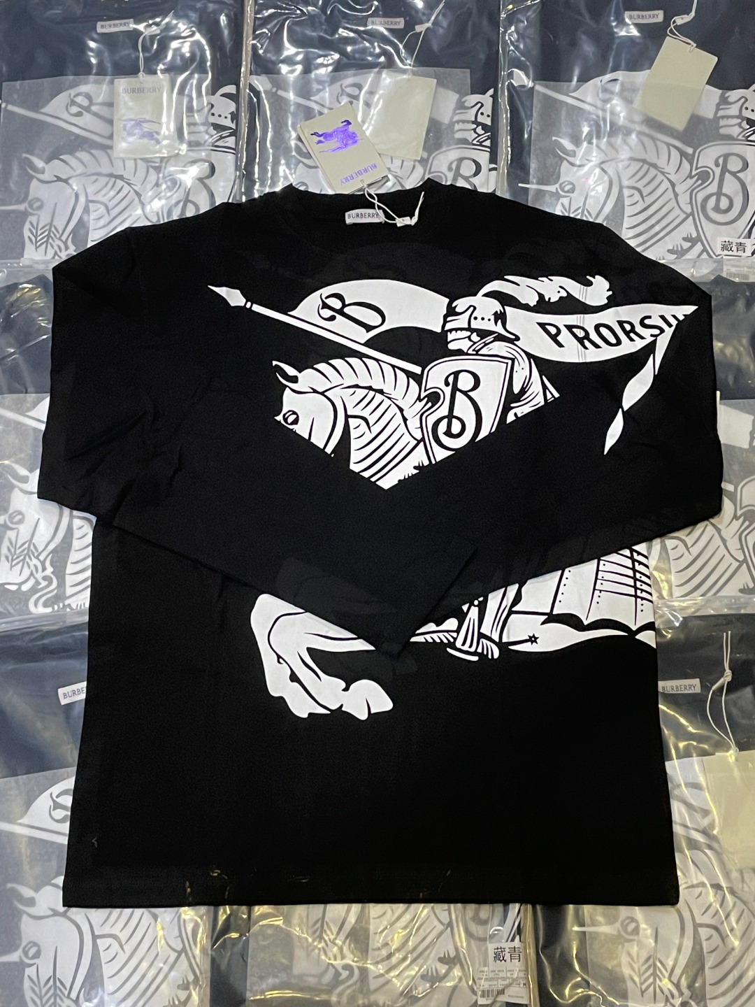 BURBERRY BBR Camiseta de manga larga con estampado de caballo de guerra y top de algodón Negro Producto grande Tiro real