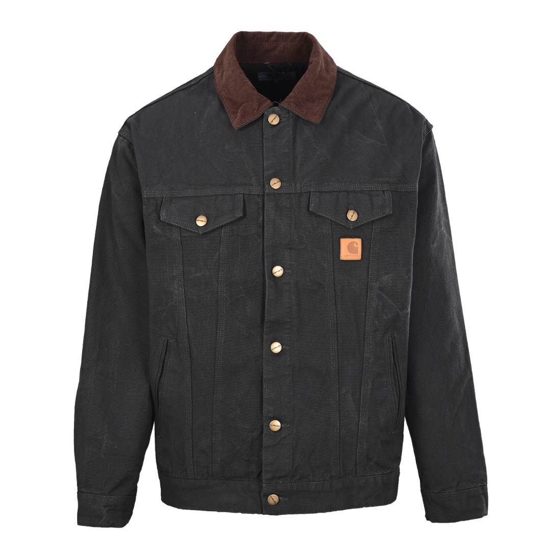 正品级💰420 CARHART/卡哈特 双口袋工装外套 实物帅炸 颜色巨好看 面料采用340克重高品质纯棉帆布 整体成色经过水洗后旧化极品 各种小细节非常顶 是近期最火热的工装品牌之一 其经典程度在众多美式工装玩家心中的地位品种呈现不可言喻 做旧水洗味道非常重上身非常有穿着质感 Size:S-XL