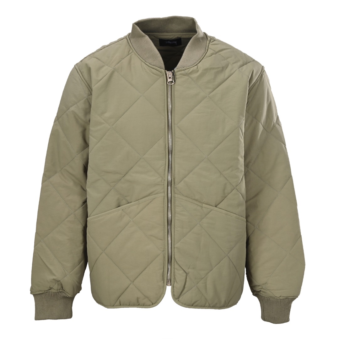 正品级💰420
STUSSY斯图西 23FW 黑8台球拉链棉服夹克外套
🎱 BALL QUILTED LINER JACKET 首先,先讲讲工艺,整件衣服全部菱形格子都要对位,需要一件件手工裁剪才行,整整耗时七天才能裁完。
全包边设定,等于一个拼接位要车缝三次!!!
先打边收口,再用原身布两边包起来,好看是好看,要花费三倍的时间,工钱也是三倍
后幅的黑8绣花,是先做好一个绣花章,再缝上去的。采用了羊毛混涤纶的面料,比纯涤纶要贵两倍,但手感舒服且柔软。整体也是比较软的,后背不会有硬硬的异物感
采用正品YKK拉链,顶普通的无牌拉链3条有多了。YKK官方测试实用一万次无损,上下拉合非常顺滑不拉扯。
领子采用和原版一致的羊毛混纺材质,硬挺有型,不会松松垮垮的
颜色:黑色 卡其色 绿色
Size:M-XXL