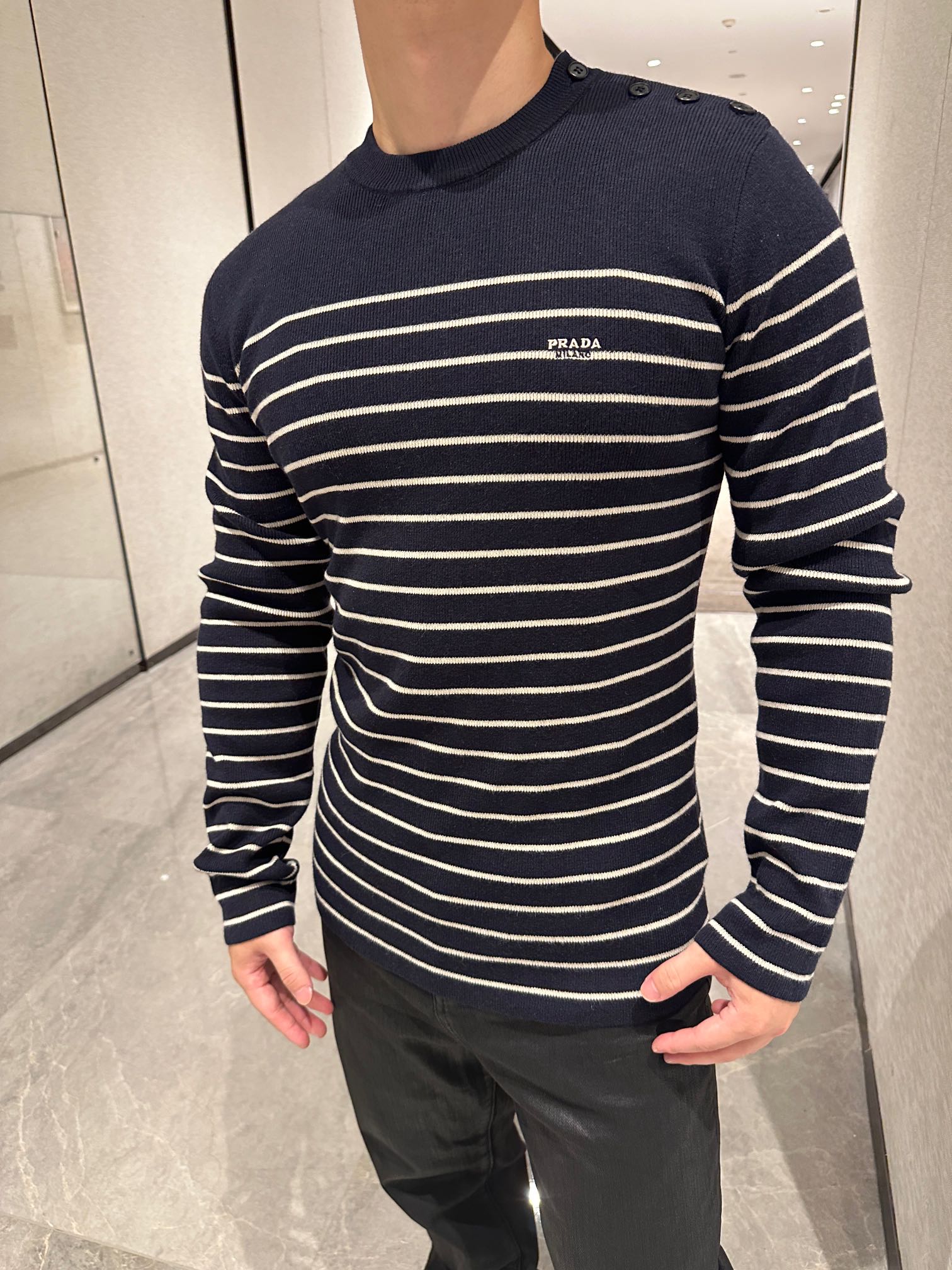 PRADA普拉达PRD 肩扣条纹针织侧开毛衣  上身效果#