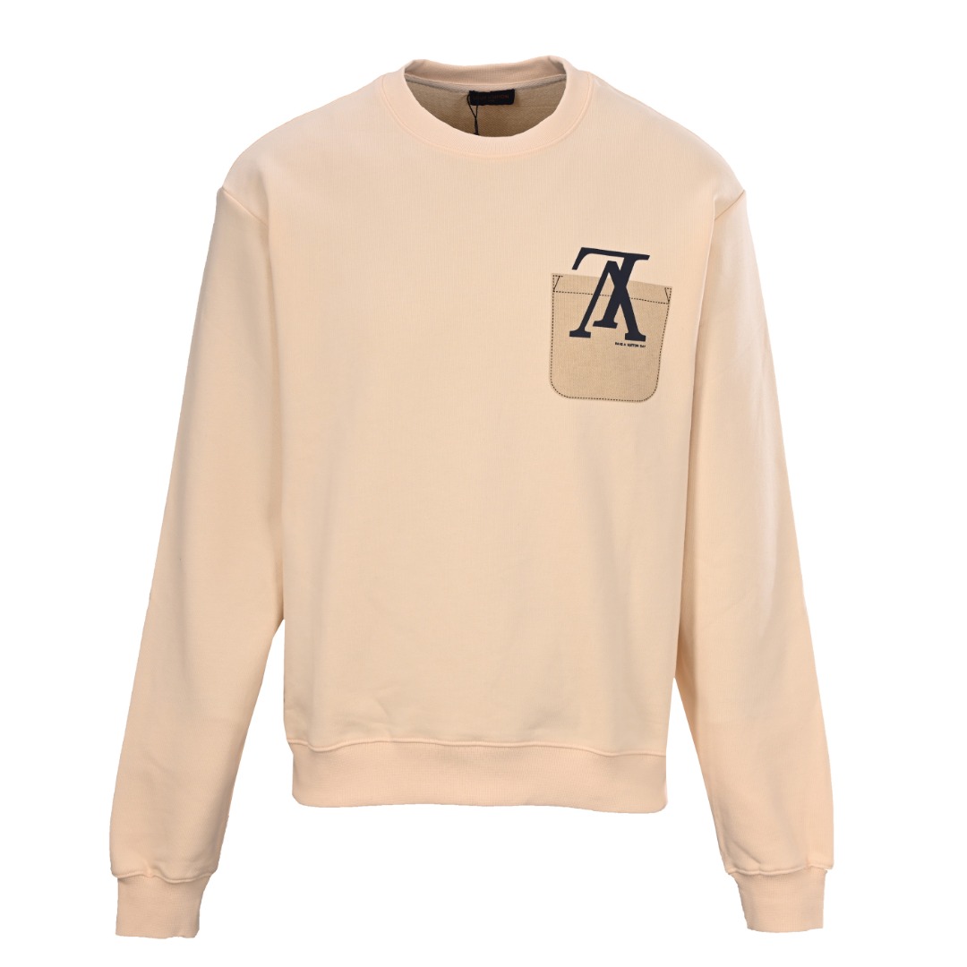 正品级💰350 LOUIS VUITTON/路易威登LV 假口袋字母印花圆领卫衣 2022年早秋限定款推荐 不挑人不挑皮的干净简约卫衣 真是谁穿谁好看呀！这款青色卫衣颜色十分小众高级 穿出去不会撞衫的款 胸前大倒V字母logo设计十分吸睛 厚实过底水溶胶浆印花工艺制作 直接渗透到面料里 着穿时间越长越发出复古的腔调感 狠狠的拿捏住时髦！ 假口袋设计也颇具心思，视觉立体感十分逼真 远远看去像是真口袋哈！客供定织的280G高克重针织棉布面料 十分厚实，着身舒适透气，亲肤感100%宽松OS版型裁剪，上身十分大气高级 秋冬衣柜里最多的就属于卫衣了 这款直接穿到开春都没有问题，简直一衣多用 单穿 内搭都完全HOLD得住！ Size:XS-L