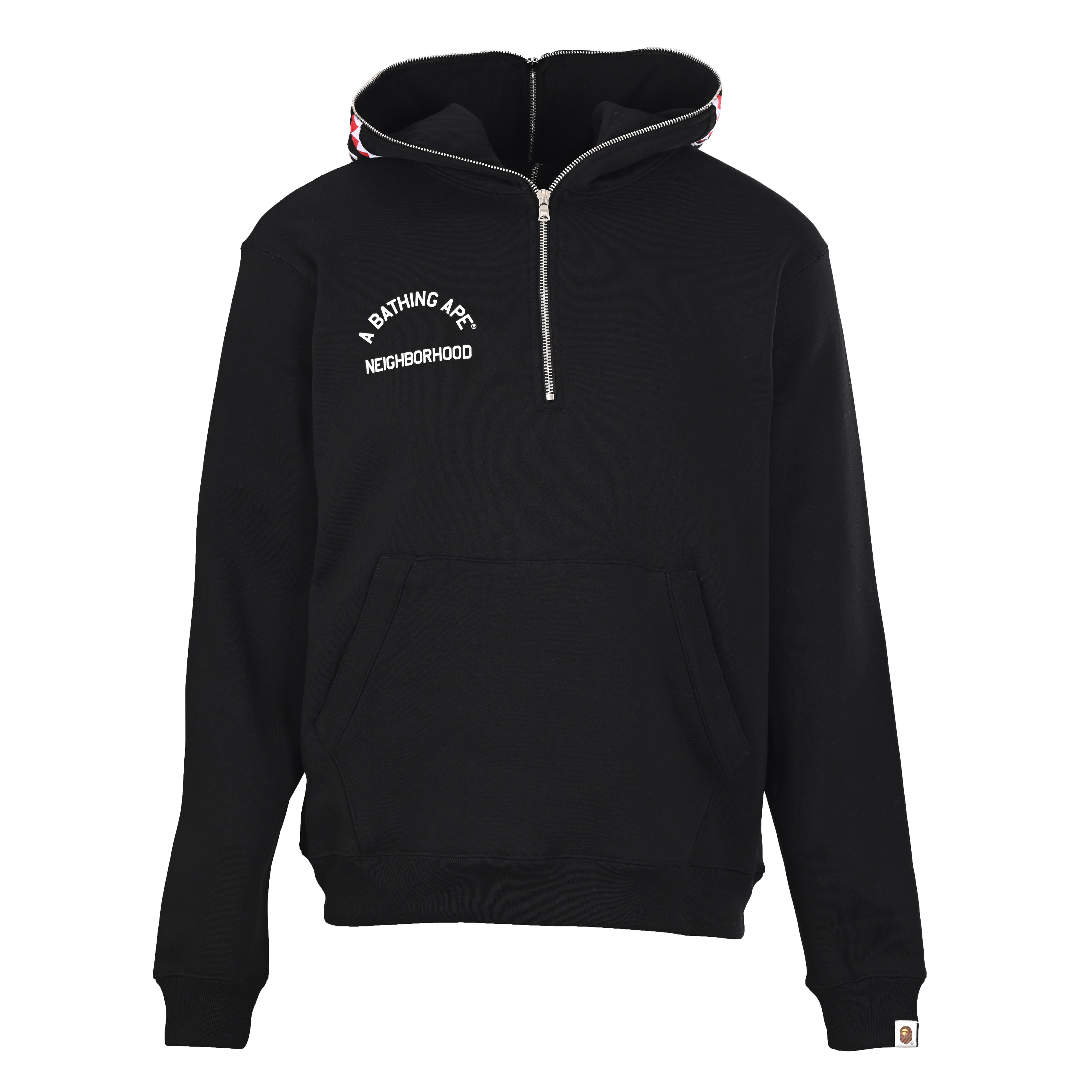 正品级💰430 BAPE x NBHD 25FW 前后可穿骷髅半拉链连帽卫衣 两大日潮品牌强强联名，要知道这两个日潮品牌的量级，可不是一般日潮品牌能比较的。 袖口和下摆都是单针翘边锁边，而非普通平针。印花、领标和袖标色彩鲜艳清晰，每个标全部是有纹理防伪的。各处细节可以放大鉴别。 再说印花工艺方面。这款印花整体使用数码直喷工艺，好处是印花与面料一样柔软，透气，色彩清晰鲜明。 版型方面。日潮微宽松落肩版型，根据常规日潮版型进行编织而成，尺码不偏。大家按照平时尺寸选购即可。 正确YKK5号双向拉链，光泽度和顺滑度是市场假YKK完全不具备的，一条拉链的价格就是20。 粗针纯棉面料，前后均可穿。万针刺绣，各部位走线精致没有多余线头，重磅工艺。整个帽子 Shark贴布绣和印花设计。 Size：S-XL