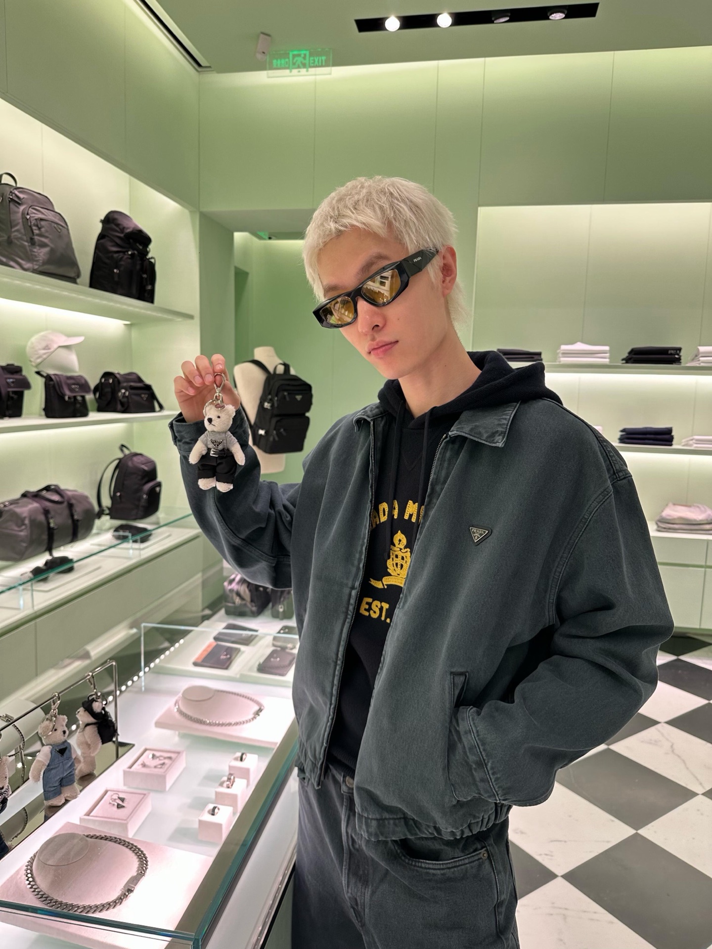 PRADA普拉达PRD 三角胸标拉链牛仔外套 上身效果#