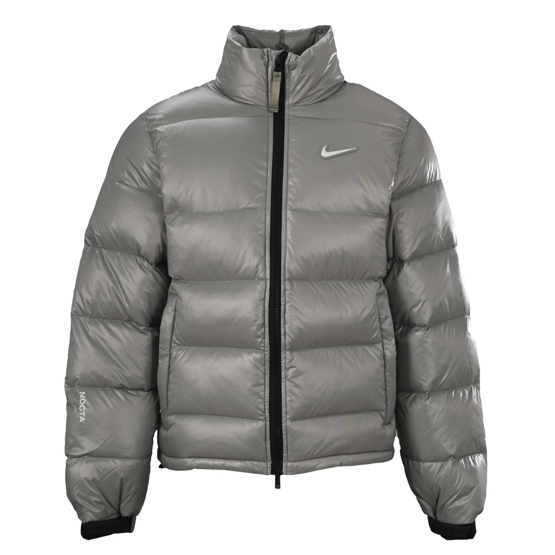 正品级
Nike x Drake Nocta 立领羽绒服
王一博同款众多明星上身 今年最新配色出货 所有细节依旧一丝不苟 完美定制产品 所有辅料拉链开模ykk刻字定制 充绒80国标白鸭绒 胸口染色定制开模硅胶小钩子 所有细节全部到位 从拉链到印花 到后领标、主标、树胶logo 全部订制
Size:S-XL