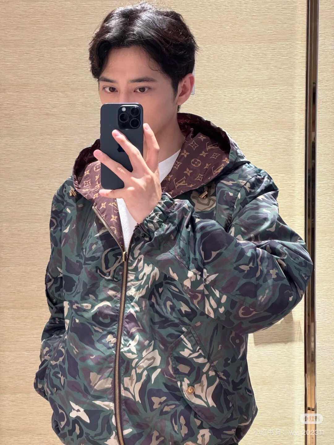 LOUIS VUITTON LV X NIGO 联名款 迷彩双面连帽外套  上身效果#