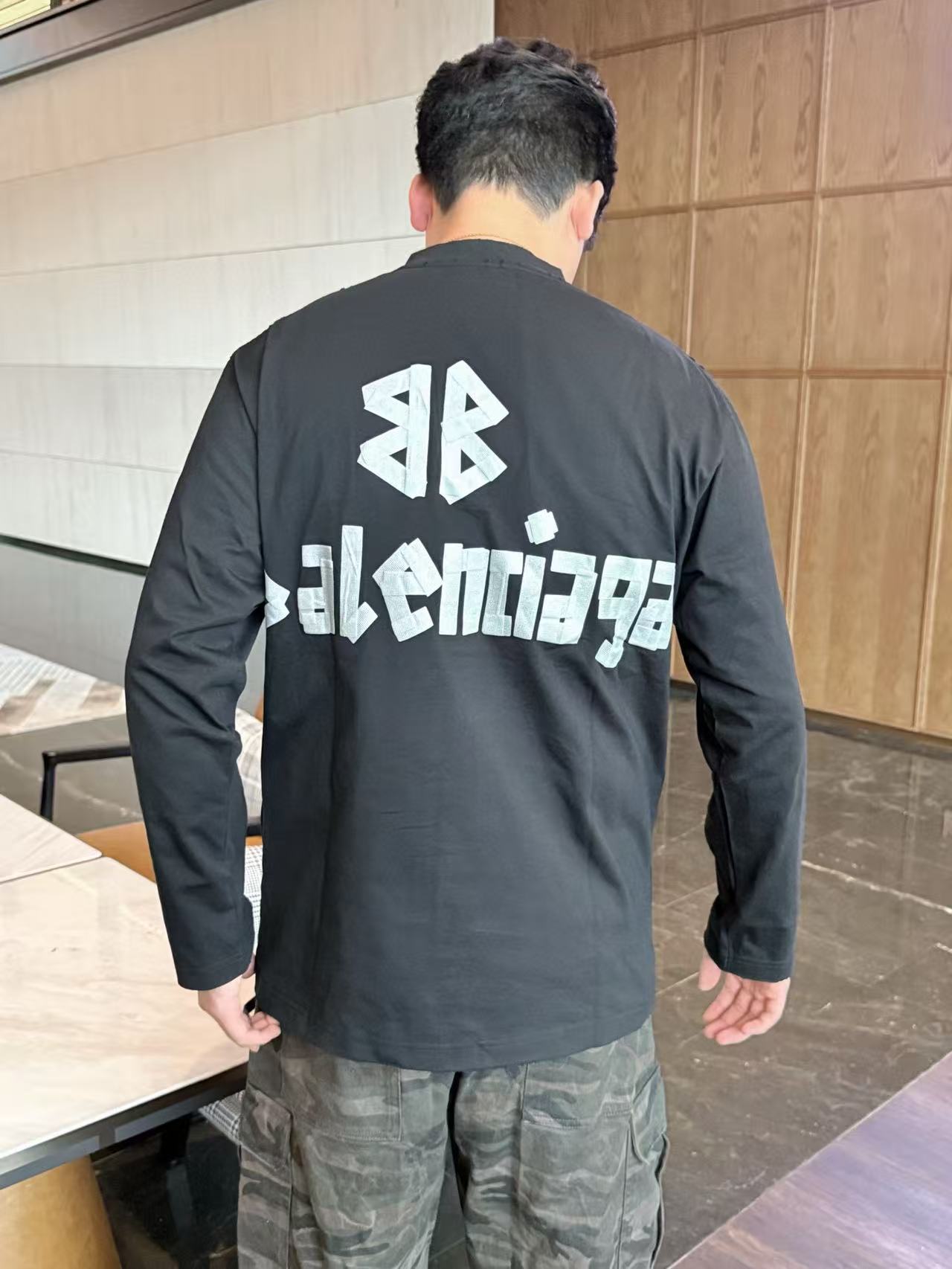 BALENCIAGA巴黎世家BLCG 美纹纸胶带字母洗水磨破长袖T恤  上身效果#