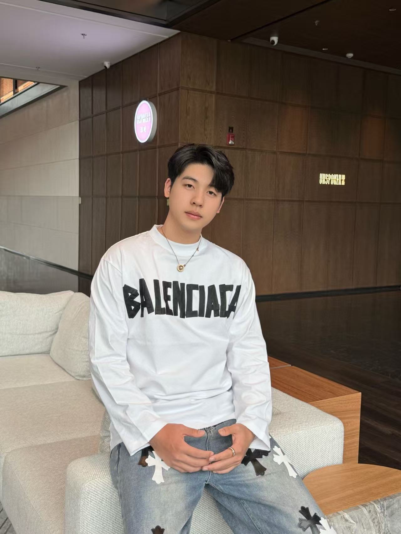 BALENCIAGA巴黎世家BLCG 美纹纸胶带字母洗水磨破长袖T恤  上身效果#