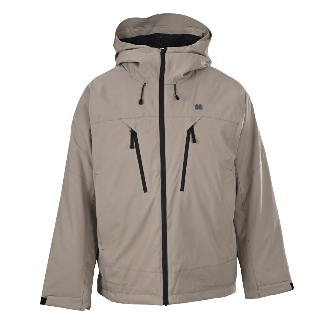 💰400
KOLON SPORT/可隆 防风防水多功能拉链连帽夹克棉服外套
韩国官方同步—采用未采用PFC(全氟化合物)的环保GORE-TEX面料能 够轻松抵御风雨 也能将汗汽排除体外 保持穿着时的舒适感 并采用稍宽松版型 能与其他层产品一起搭配叠穿 适合高强度徒步时穿着 版型- RELAX提供户外运动时充分的活动性
设计亮点-采用防风、防水、防泼水新能出色的GORE-TEX 2L面料 所使用的GORE-TEX面料采用了对环境更友好的EPE防护膜 同时不使用对环境具备致命影响的PFC全氟化合物 WATERTIGHT防水拉链,防止进入夹克以及口袋内部 在寒冷的冬天,作为一件外壳产品,采用了具备一定宽松量的版型 袖口采用魔术贴 下摆采用调节绳 可随意调节尺寸 搭配款穿着 功能性 一防水 防止外部雨水进入夹克内部 防泼水 防止水侵湿面料 将水快速弹落透湿 将服装内部汗汽排除至外部防风 防止风进入内部 面料功能性- GORE-TEX 具备防水功能的 GORE-TEX防水膜 还具有非常优异的透湿性能 可非常轻易地将汗汽排出 另外 可完全防风 通过防风 防止因冷风导致的失温情况发生
Size :M-3XL