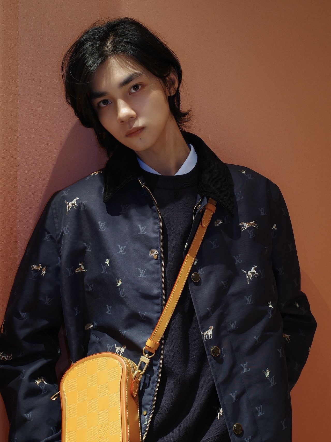 LOUIS VUITTON LV 动物满印灯芯绒翻领夹克外套  上身效果#