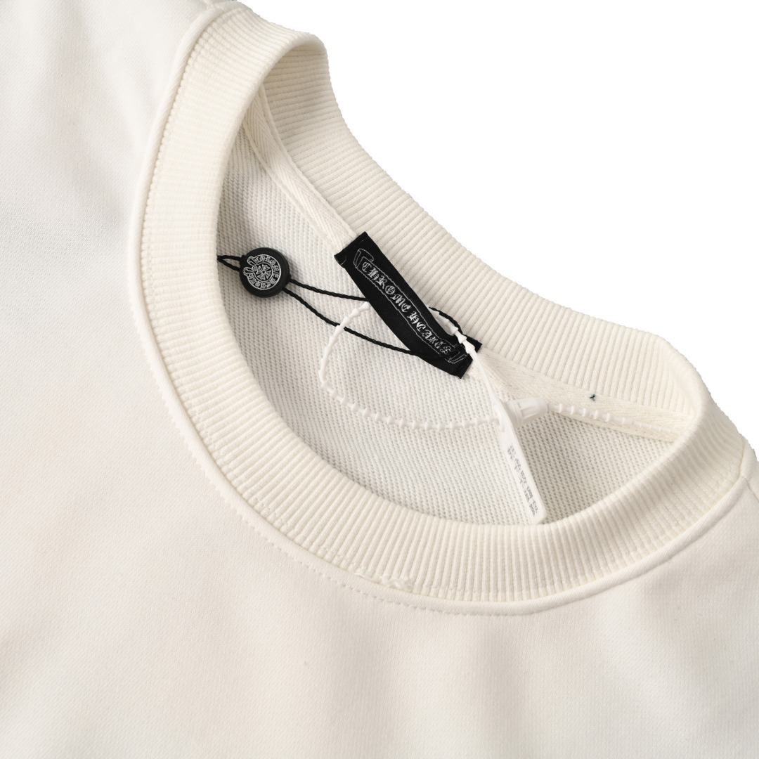 正品级💰350
CHROME HEARTS克罗心CH 皮标十字架圆领卫衣
· 采用480克纯棉双纱鱼鳞毛圈面料  
· 面部无尘烧毛工艺 底部吸毛 环保活性染 
· 进口田岛机器刺绣贴布皮革十字架
· 进口田岛机器刺绣logo字母
· 手缝五金克罗心
· 双针车线跨缝工艺
· 原版主唛水洗吊牌防潮纸包装
   颜色：白色/黑色
Size: S-XL