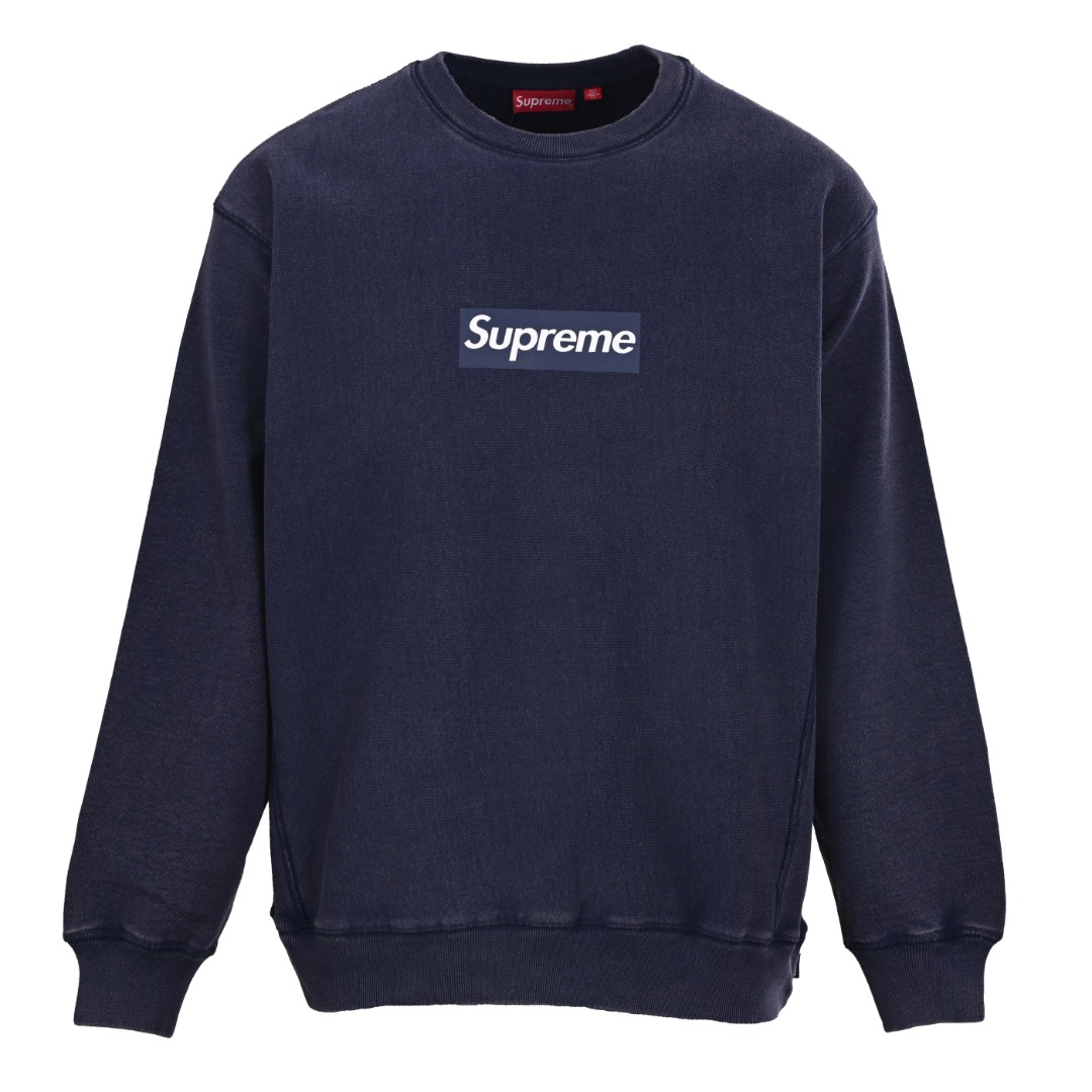 正品级💰450 SUPREME 裂纹BOX印花水洗圆领卫衣 购置原版开发 采用与原版一致的450克重麻棉卫衣布 内里薄绒 上身舒适的同时确保衣物的挺括感和耐久性 整体衣物经过水洗做旧工艺加工 赋予其复古做旧的视觉观感 胸前印有同色的SUPREME BOX LOGO 采用特殊水洗做旧处理 呈现出独特的复古韵味 经典的CREWNECK版型 宽松而不垮塌 这是SUPREME首次推出水洗版本的BOX LOGO圆领卫衣 相比之前的产品有显著区别 水洗做旧工艺契合当前高街潮流的复古回潮趋势 赋予衣物独特的岁月感 Size：S M L XL