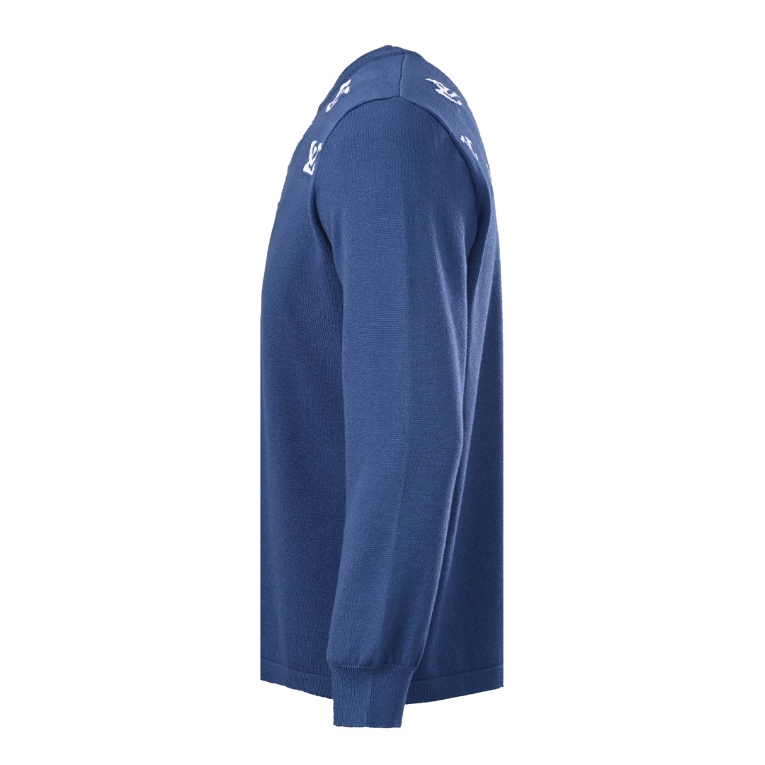 正品级💰370
LOUIS VUITTON/路易威登LV 云朵爵士小号剪影提花圆领毛衣
本款圆领毛衣迸发音乐主题的即兴色彩，纹于背后描绘乐手演奏小号的剪影，
标识仿佛零星散落的音符点缀左肩和正面。
类似于和平鸽的Lv字母印花图案也非常新颖十足
原版9400欧洲直邮，到手画图一个星期，
一针一针复原，前后左右都是不一样的排版，
电脑程序非常复杂，机器织造只有16针32把纱嘴的嵌花机才能做
（懂行的人知道进口斯托尔或者岛精机），
一件织造时间要300分钟，而且要一定规模的大厂才能这么多嵌花机。
纱线用的是国内顶级毛纱供应商的60支超柔精梳棉，
经过水洗蒸上定型，舒适度达到最佳。有条件的可以去专柜对比，还原度99以上。
#所有针织、毛衣织造而成的成衣都不建议机洗、或高温烘干！
Size: S-XL