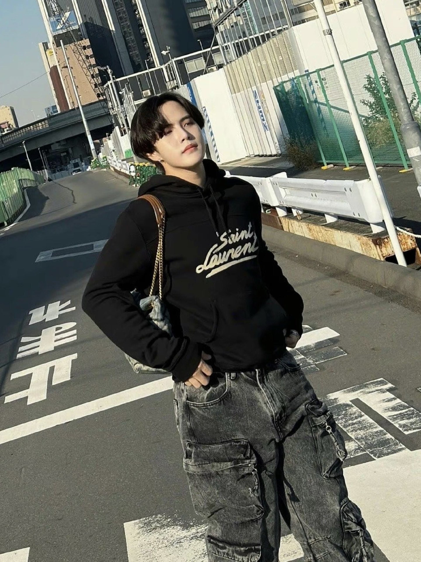 SAINT LAURENT圣罗兰SLP 胸前印花连帽卫衣 上身效果#