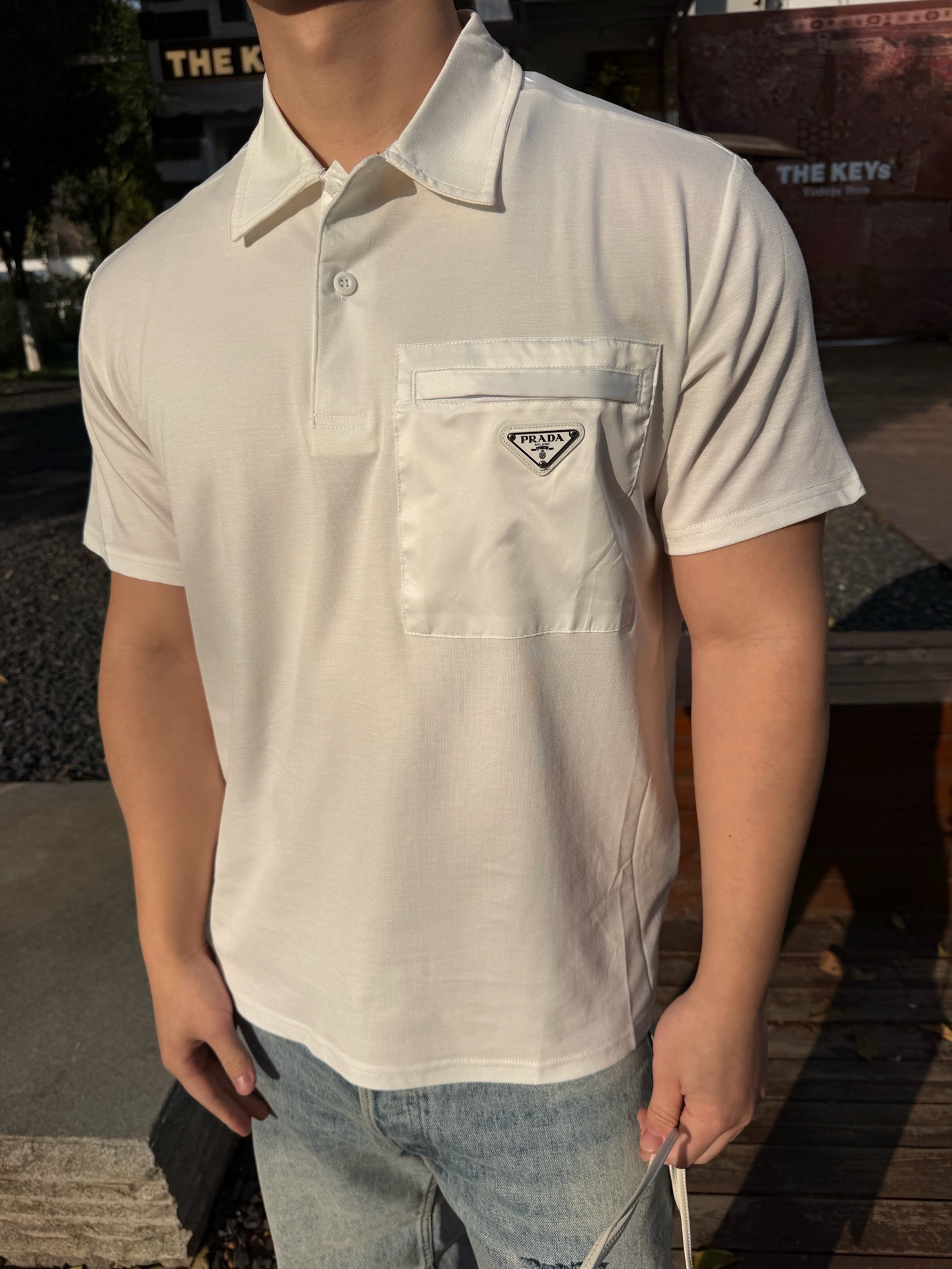Referencia de la parte superior del cuerpo PRADA Camisa POLO de manga corta con bolsillo con cremallera y logo triangul…