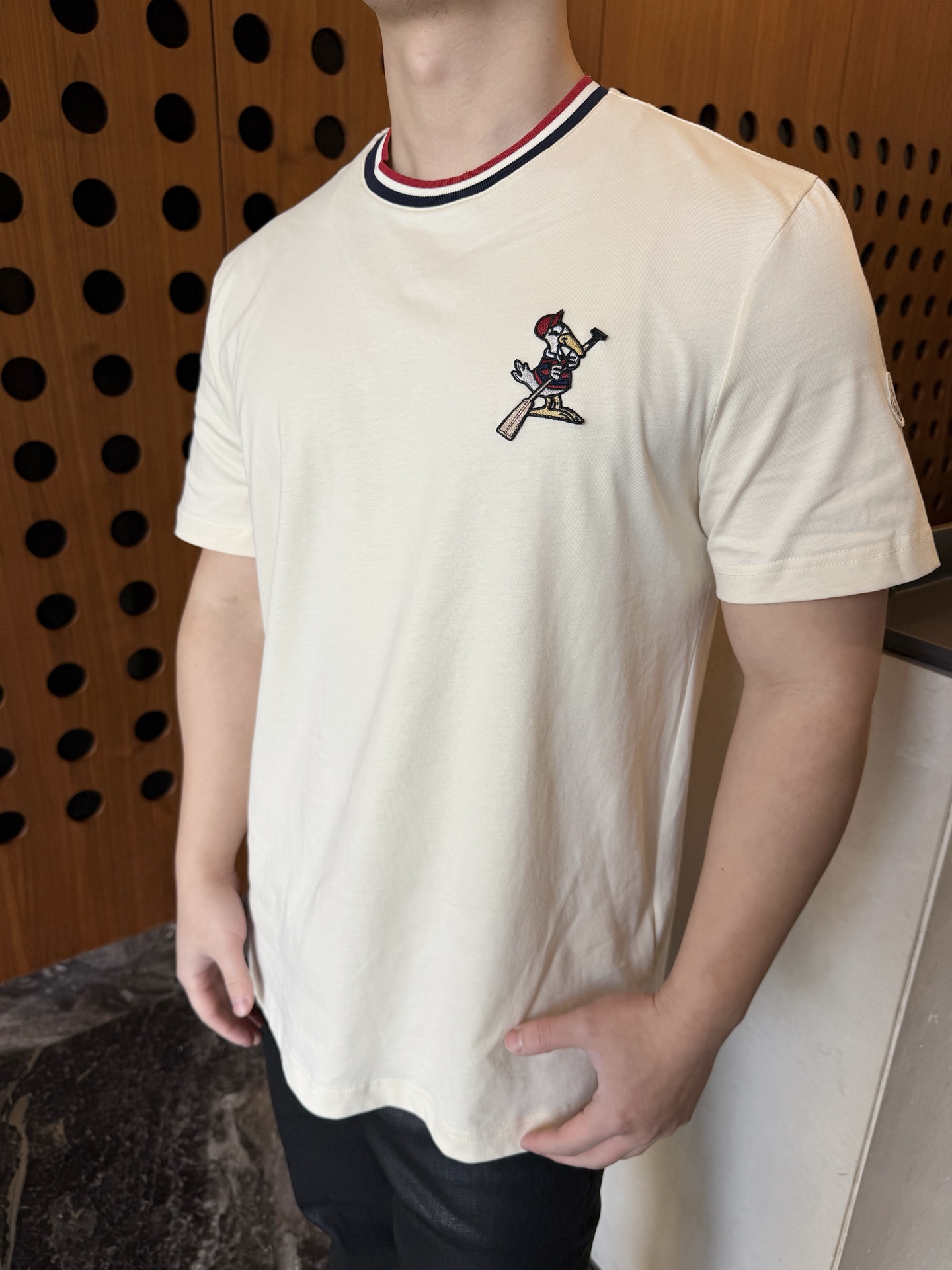 MONCLER蒙口MC Camiseta de manga corta con parche de emblema de pato, referencia de uso