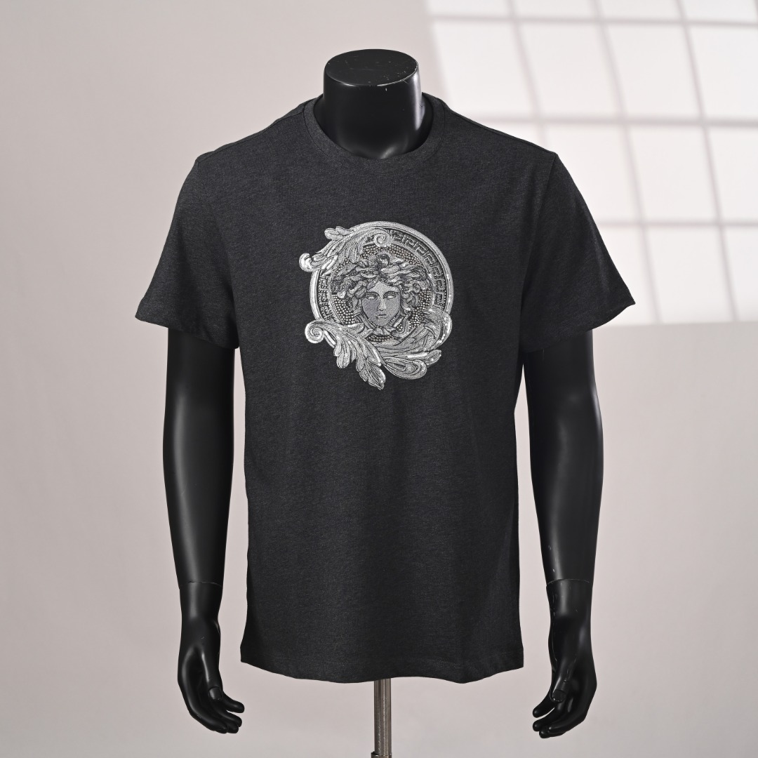 Camiseta de manga corta VERSACE con bordado de Medusa, foto real
