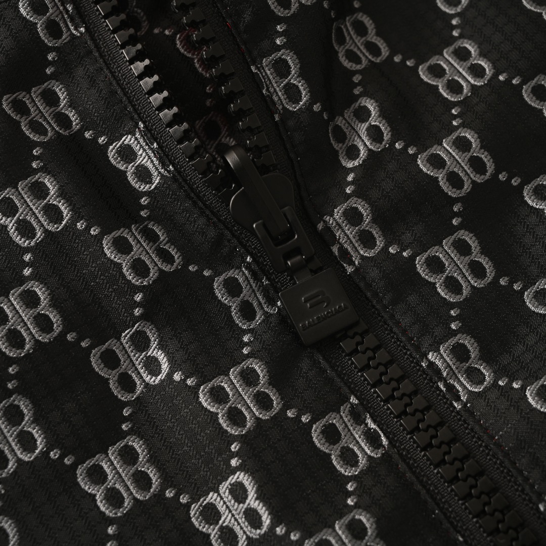 BALENCIAGA/巴黎世家BLCG 满印双B老花3M刺绣双面穿连帽外套冲锋衣  反面参考