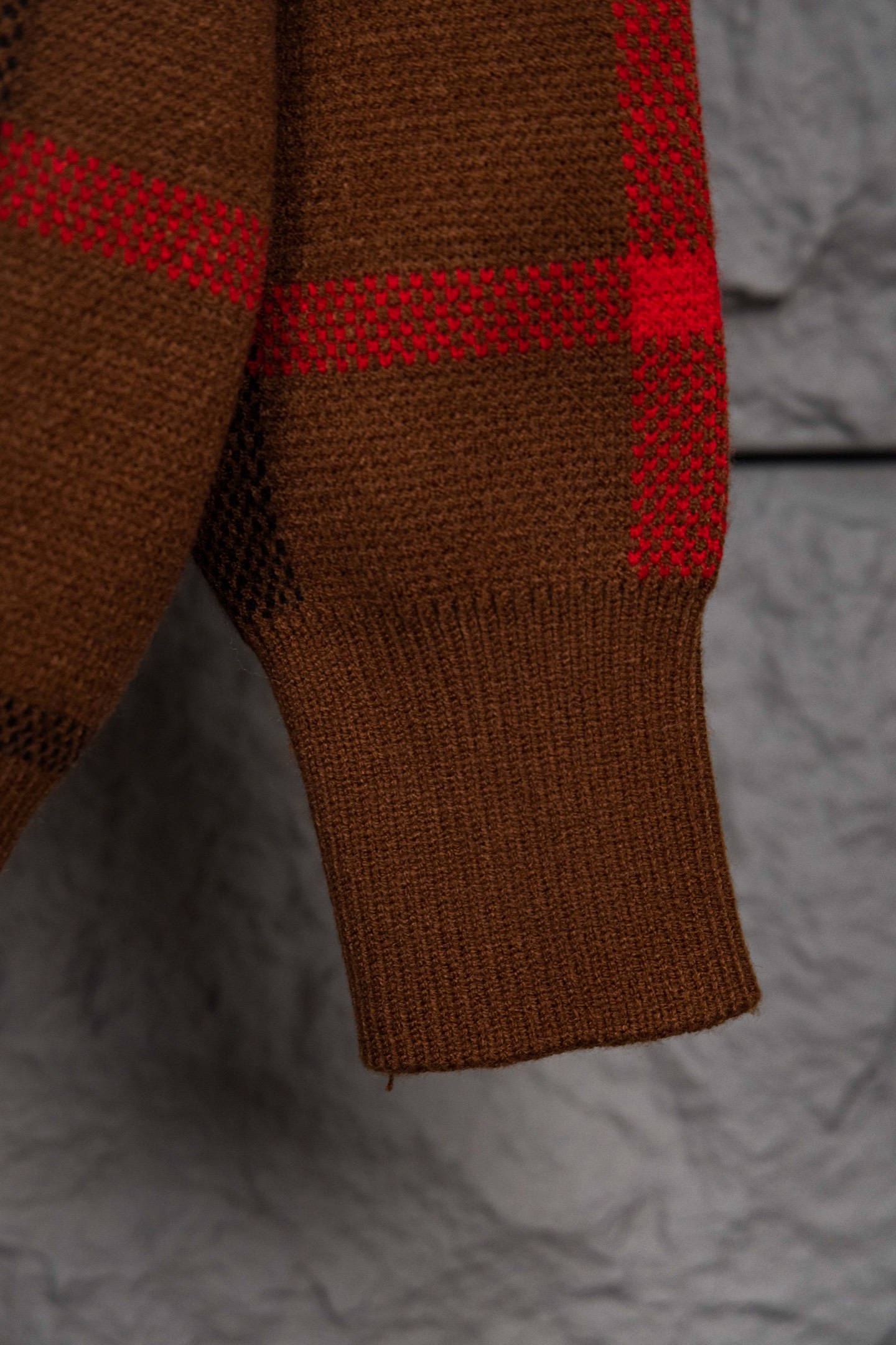 Burberry/巴宝莉 25ss经典条纹格子V领开衫毛衣外套 深卡其 浅卡其