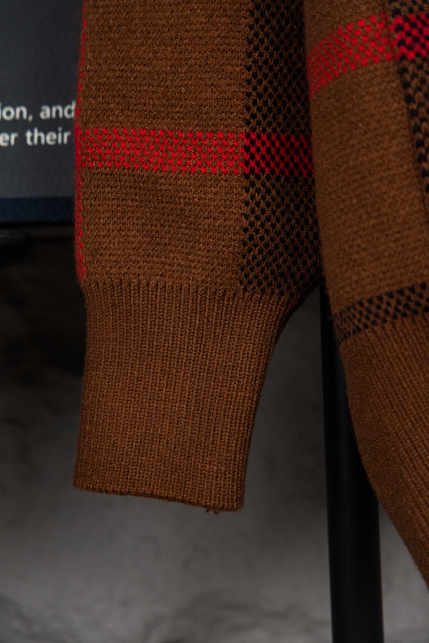 Burberry/巴宝莉 25ss经典条纹格子V领开衫毛衣外套 深卡其 浅卡其