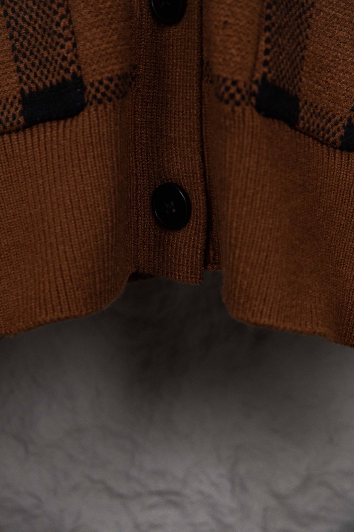 Burberry/巴宝莉 25ss经典条纹格子V领开衫毛衣外套 深卡其 浅卡其