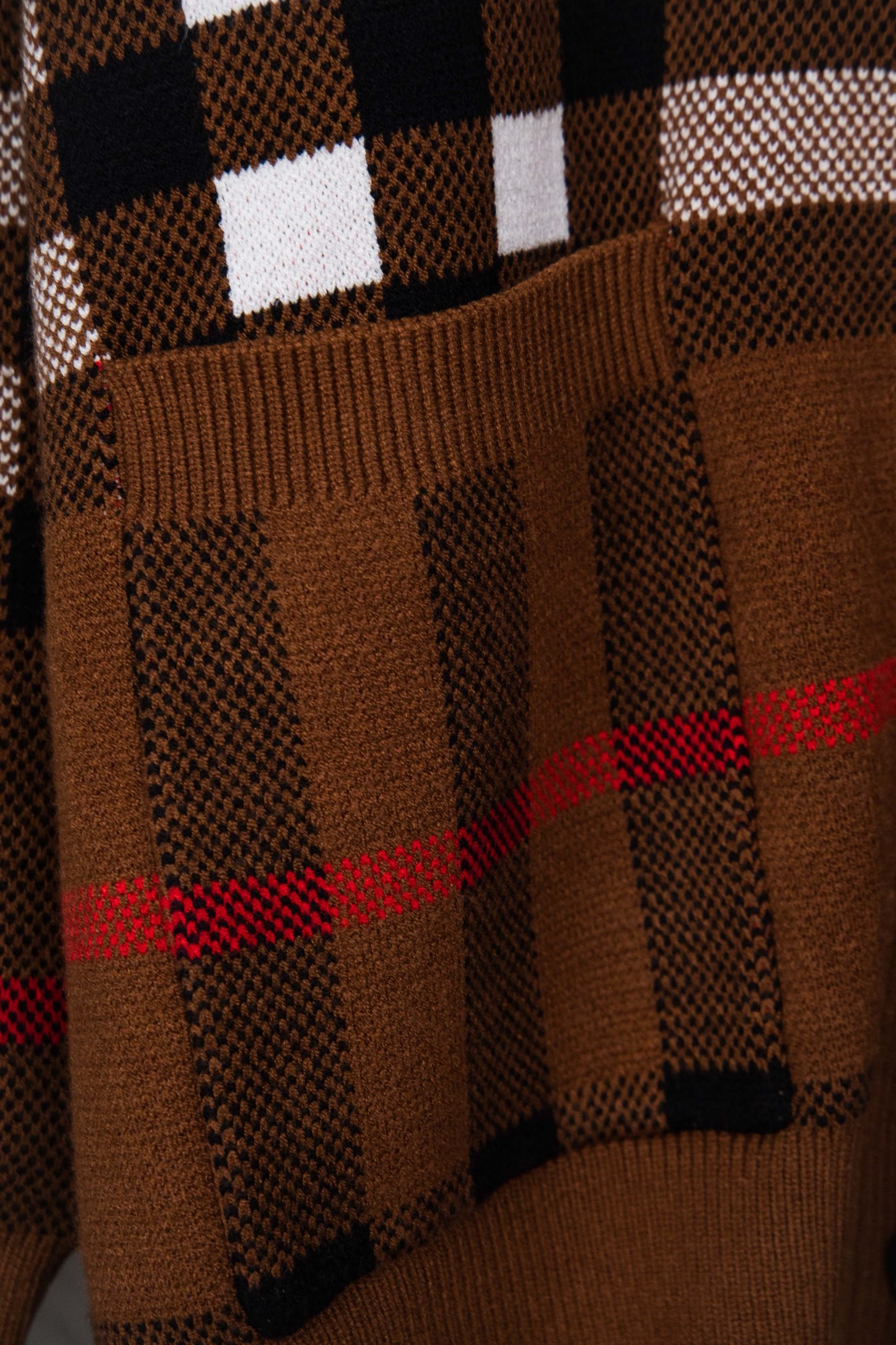 Burberry/巴宝莉 25ss经典条纹格子V领开衫毛衣外套 深卡其 浅卡其