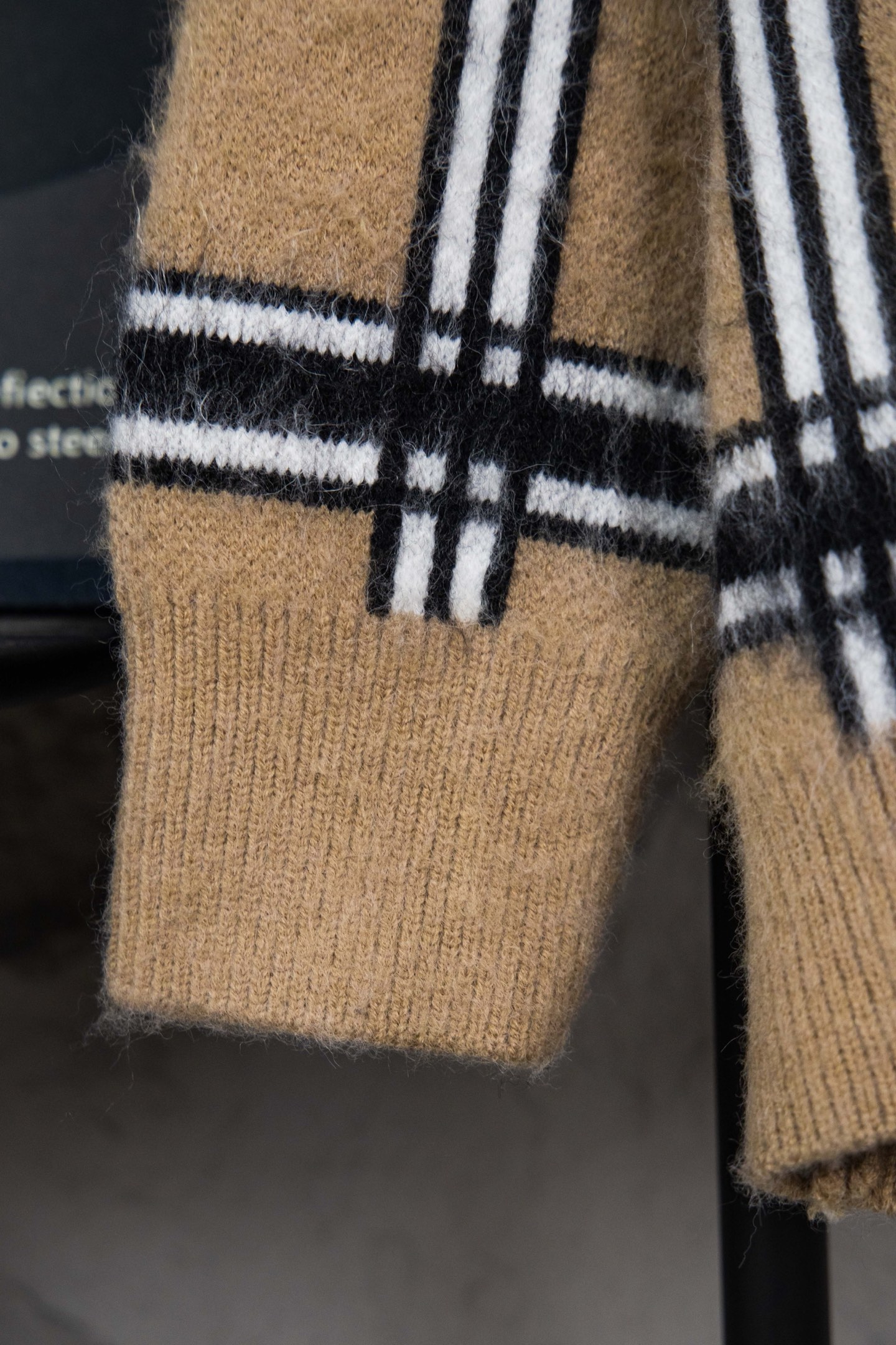 Burberry/巴宝莉 25ss格纹皮牌口袋针织开衫毛衣外套-Chinese UA Cheap High Quatity Brand Clothes Bags handbags Sneakers wholesale wholesaler seller from China Factory suppliers Fashion Clothing Shoes best Quality Beautiful Price Burberry/巴宝莉 25ss格纹皮牌口袋针织开衫毛衣外套