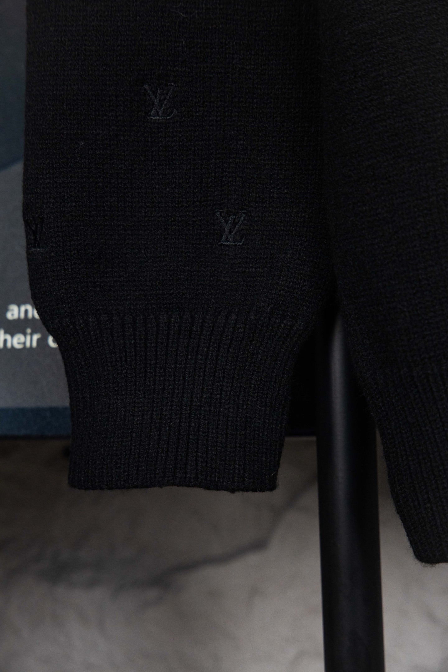 LouisVuitton/路易威登 25ss满幅小刺绣圆领毛衣 黑色-Chinese UA Cheap High Quatity Brand Clothes Bags handbags Sneakers wholesale wholesaler seller from China Factory suppliers Fashion Clothing Shoes best Quality Beautiful Price LouisVuitton/路易威登 25ss满幅小刺绣圆领毛衣 黑色