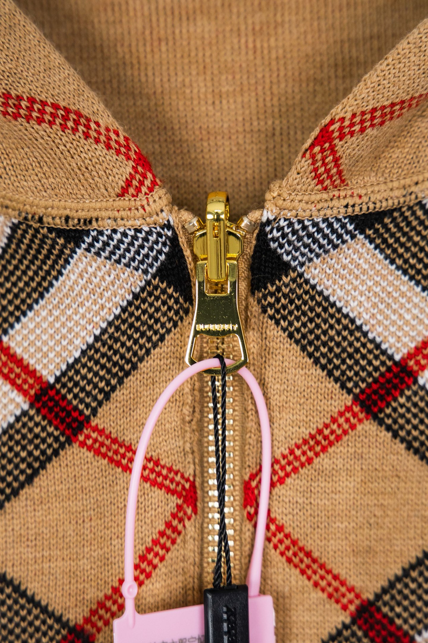 Burberry Cárdigan Jacquard Reversible de Lana con Diseño de Cuadros Clásico 5 i1754495007966 1550 0 3