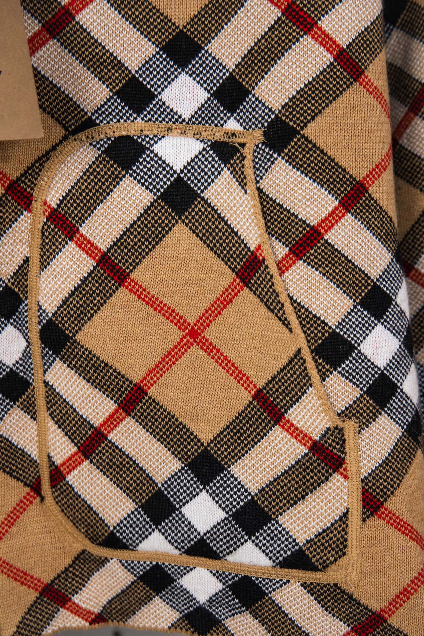 Burberry Cárdigan Jacquard Reversible de Lana con Diseño de Cuadros Clásico 8 i1754495008040 750 0 6