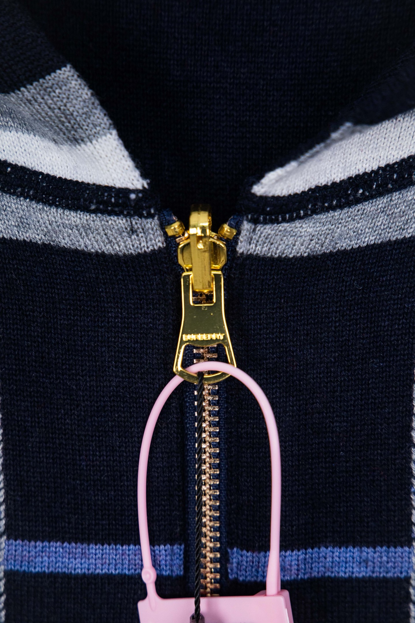 Cárdigan Burberry de Lana con Estampado de Cuadros y Cremallera Frontal 5 i1754496157890 3900 0 3