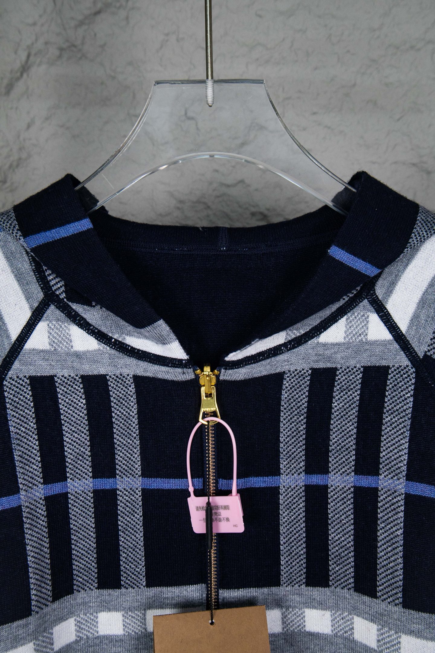 Cárdigan Burberry de Lana con Estampado de Cuadros y Cremallera Frontal 4 i1754496157920 8902 0 2