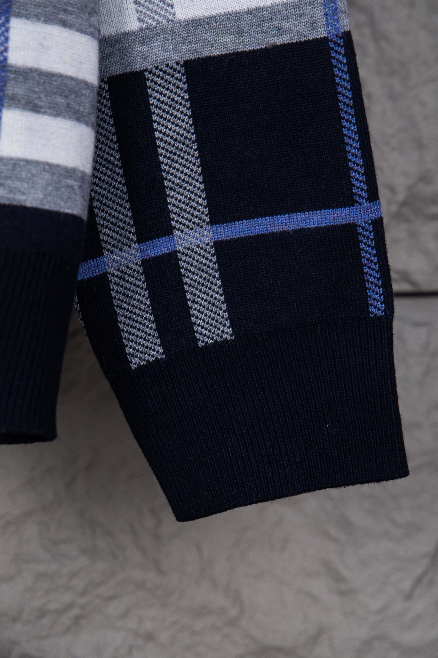 Cárdigan Burberry de Lana con Estampado de Cuadros y Cremallera Frontal 8 i1754496158531 8781 0 6