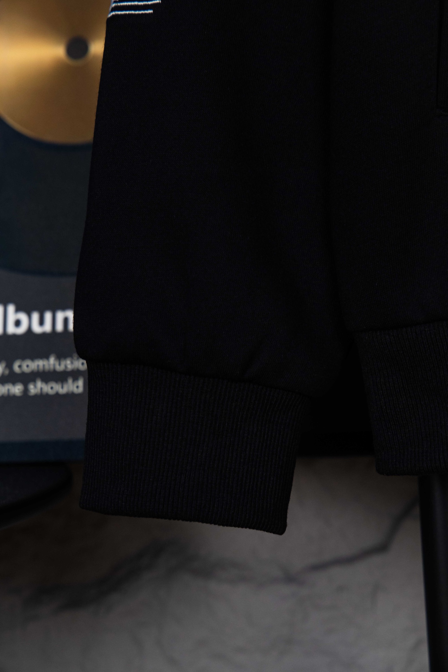 Thom Browne/汤姆布朗 25Fw小狗刺绣四条杠华夫格连帽针织开衫外套黑色-Chinese UA Cheap High Quatity Brand Clothes Bags handbags Sneakers wholesale wholesaler seller from China Factory suppliers Fashion Clothing Shoes best Quality Beautiful Price Thom Browne/汤姆布朗 25Fw小狗刺绣四条杠华夫格连帽针织开衫外套黑色