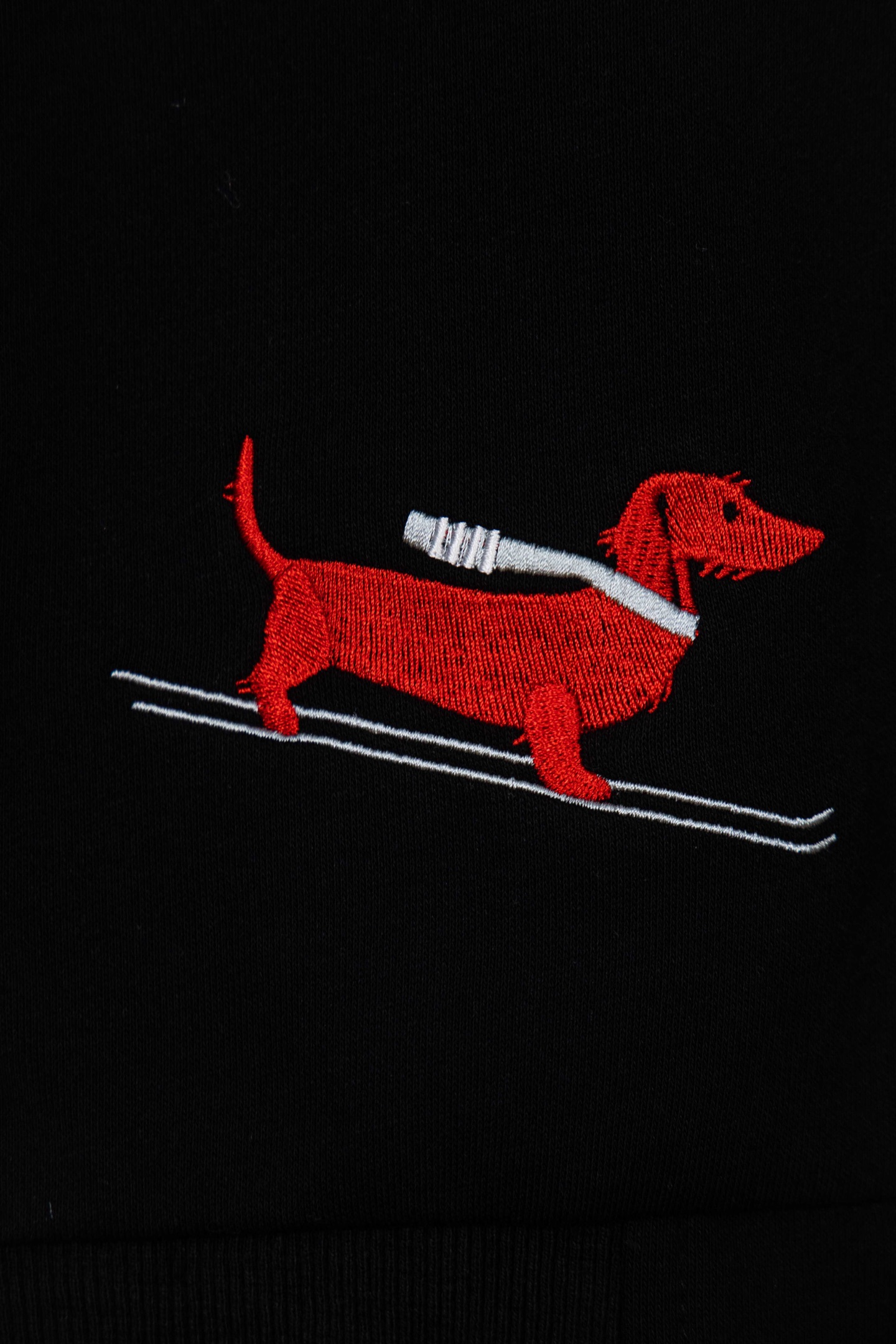 Thom Browne/汤姆布朗 25Fw小狗刺绣四条杠华夫格连帽针织开衫外套黑色-Chinese UA Cheap High Quatity Brand Clothes Bags handbags Sneakers wholesale wholesaler seller from China Factory suppliers Fashion Clothing Shoes best Quality Beautiful Price Thom Browne/汤姆布朗 25Fw小狗刺绣四条杠华夫格连帽针织开衫外套黑色