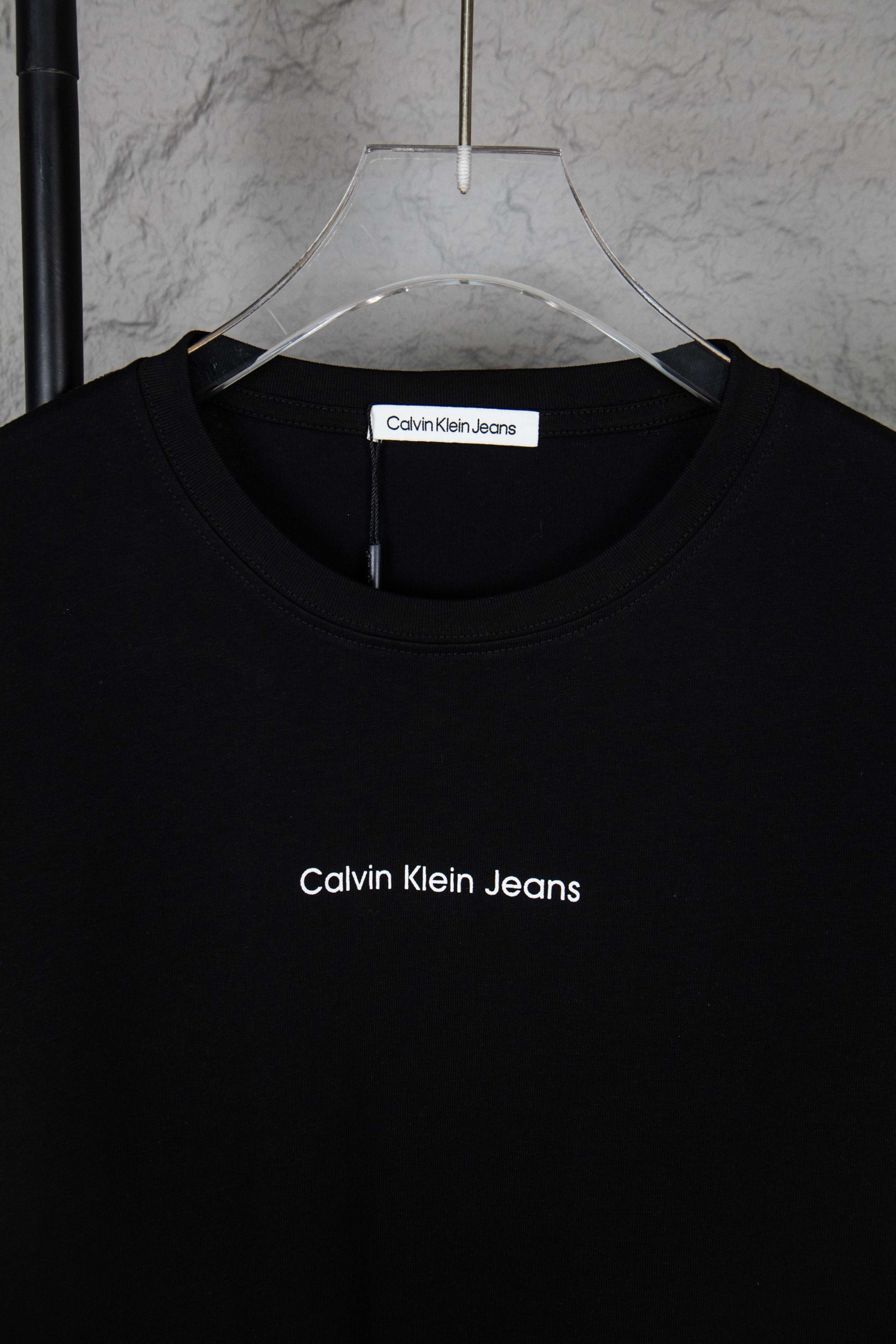 Calvin Klein CK 胸前袖子字母印花长袖黑 白-Chinese UA Cheap High Quatity Brand Clothes Bags handbags Sneakers wholesale wholesaler seller from China Factory suppliers Fashion Clothing Shoes best Quality Beautiful Price Calvin Klein CK 胸前袖子字母印花长袖黑 白