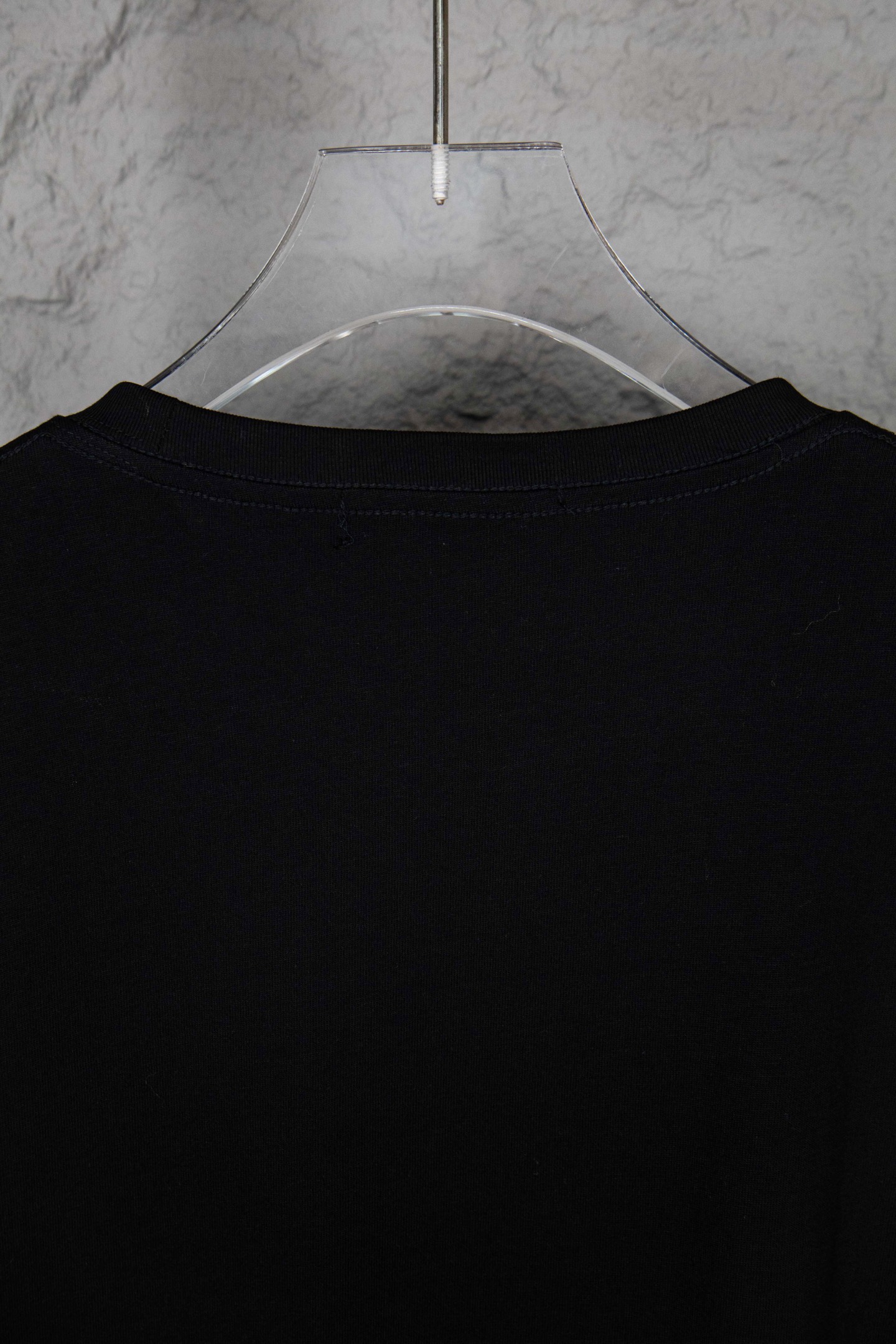 Calvin Klein CK 胸前袖子字母印花长袖黑 白-Chinese UA Cheap High Quatity Brand Clothes Bags handbags Sneakers wholesale wholesaler seller from China Factory suppliers Fashion Clothing Shoes best Quality Beautiful Price Calvin Klein CK 胸前袖子字母印花长袖黑 白