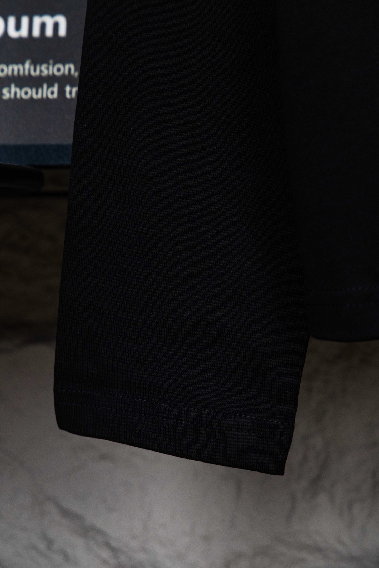 Calvin Klein CK 胸前袖子字母印花长袖黑 白-Chinese UA Cheap High Quatity Brand Clothes Bags handbags Sneakers wholesale wholesaler seller from China Factory suppliers Fashion Clothing Shoes best Quality Beautiful Price Calvin Klein CK 胸前袖子字母印花长袖黑 白