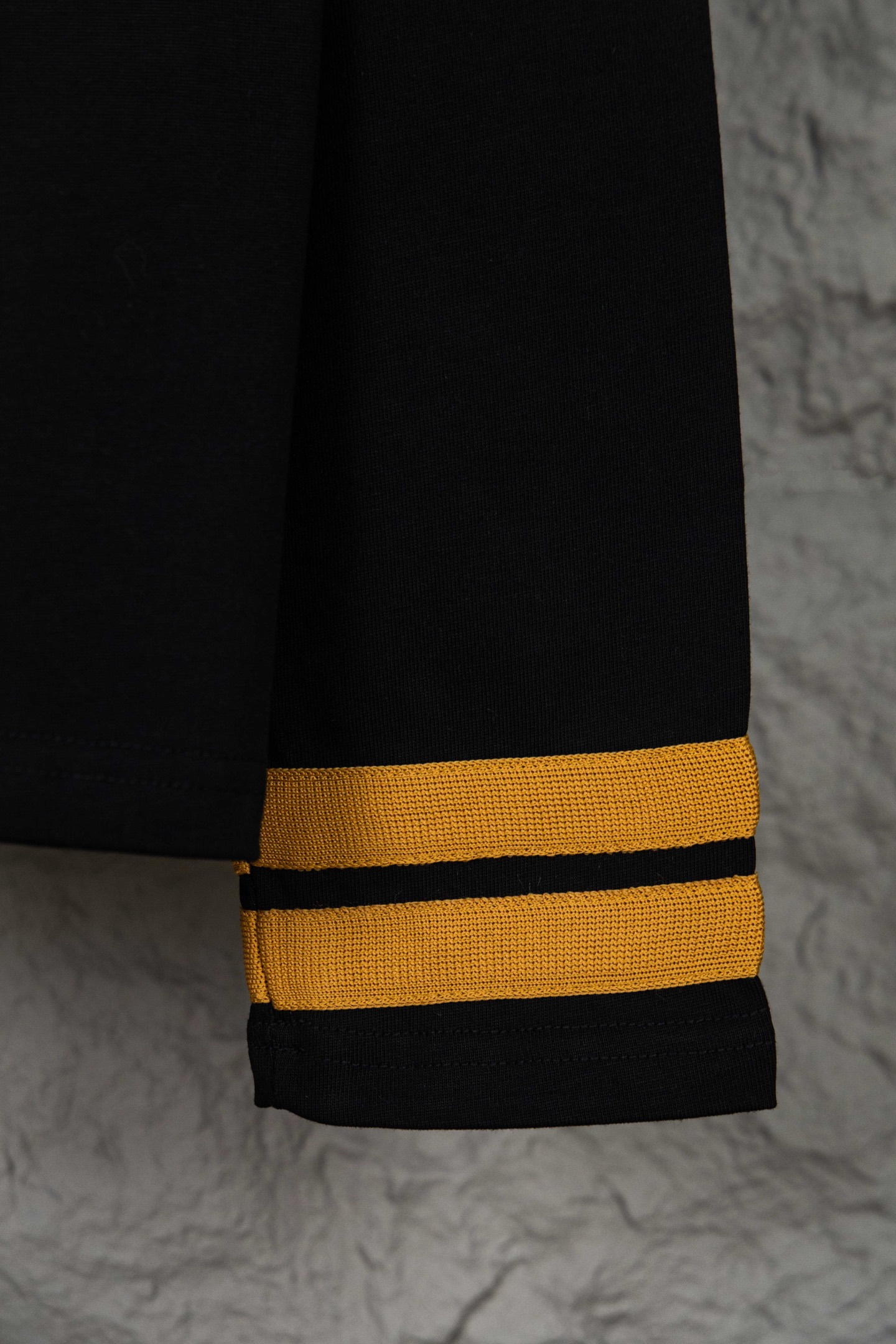 Dior/迪奥 25ss 47字母刺绣圆领长袖 黑色 白色