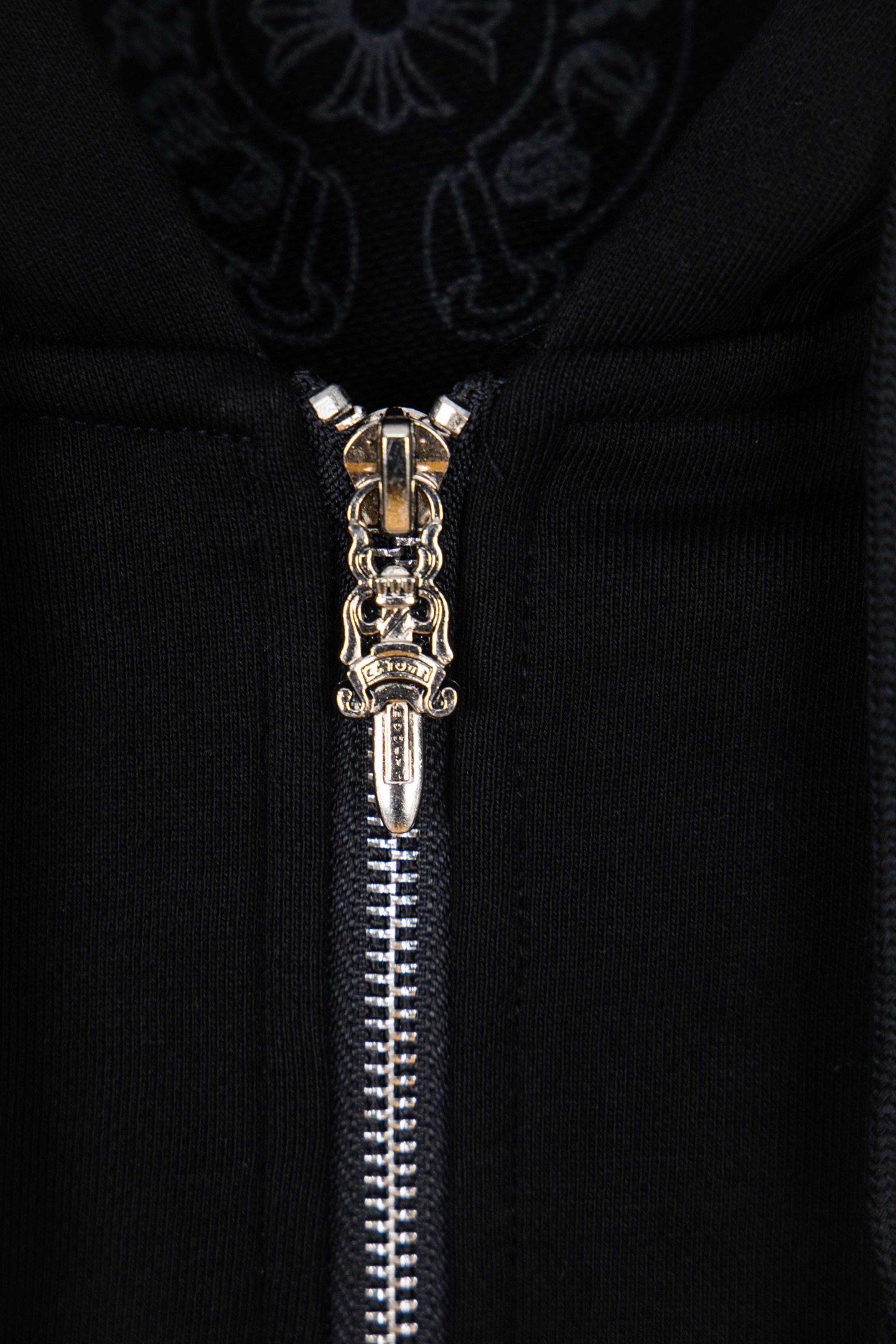 Chrome Hearts/克罗心 25ss 花臂马蹄连帽外套 梵文字母藤花十字马蹄连帽卫衣