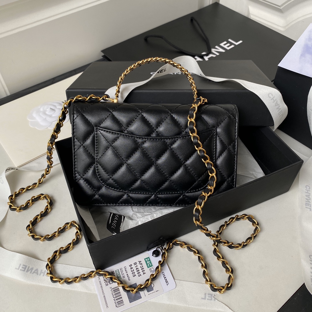 Chanel Luxury Designer Handbag Shoulder Bag in fine calfskin 2