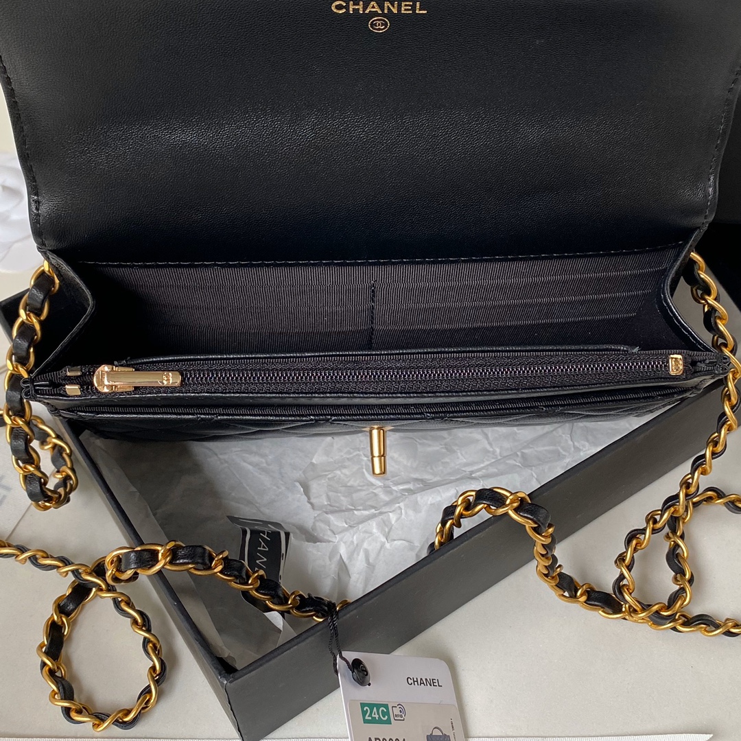 Chanel Luxury Designer Handbag Shoulder Bag in fine calfskin 6