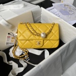 Chanel Classic Flap Bag Serti de diamants La chaîne 1 Chanel Classic Flap Bag Serti de diamants La chaîne