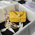 Chanel Classic Flap Bag Serti de diamants La chaîne 1 Chanel Classic Flap Bag Serti de diamants La chaîne