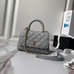 Chanel Coco Handle Violet - brun Rouge Quincaillerie en or Cuir de vache Peau mouton Mini 1 Chanel Coco Handle Violet – brun Rouge Quincaillerie en or Cuir de vache Peau mouton Mini