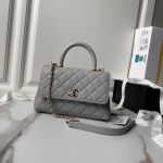 Chanel Coco Handle Violet - brun Rouge Quincaillerie en or Cuir de vache Peau mouton Mini 1 Chanel Coco Handle Violet – brun Rouge Quincaillerie en or Cuir de vache Peau mouton Mini