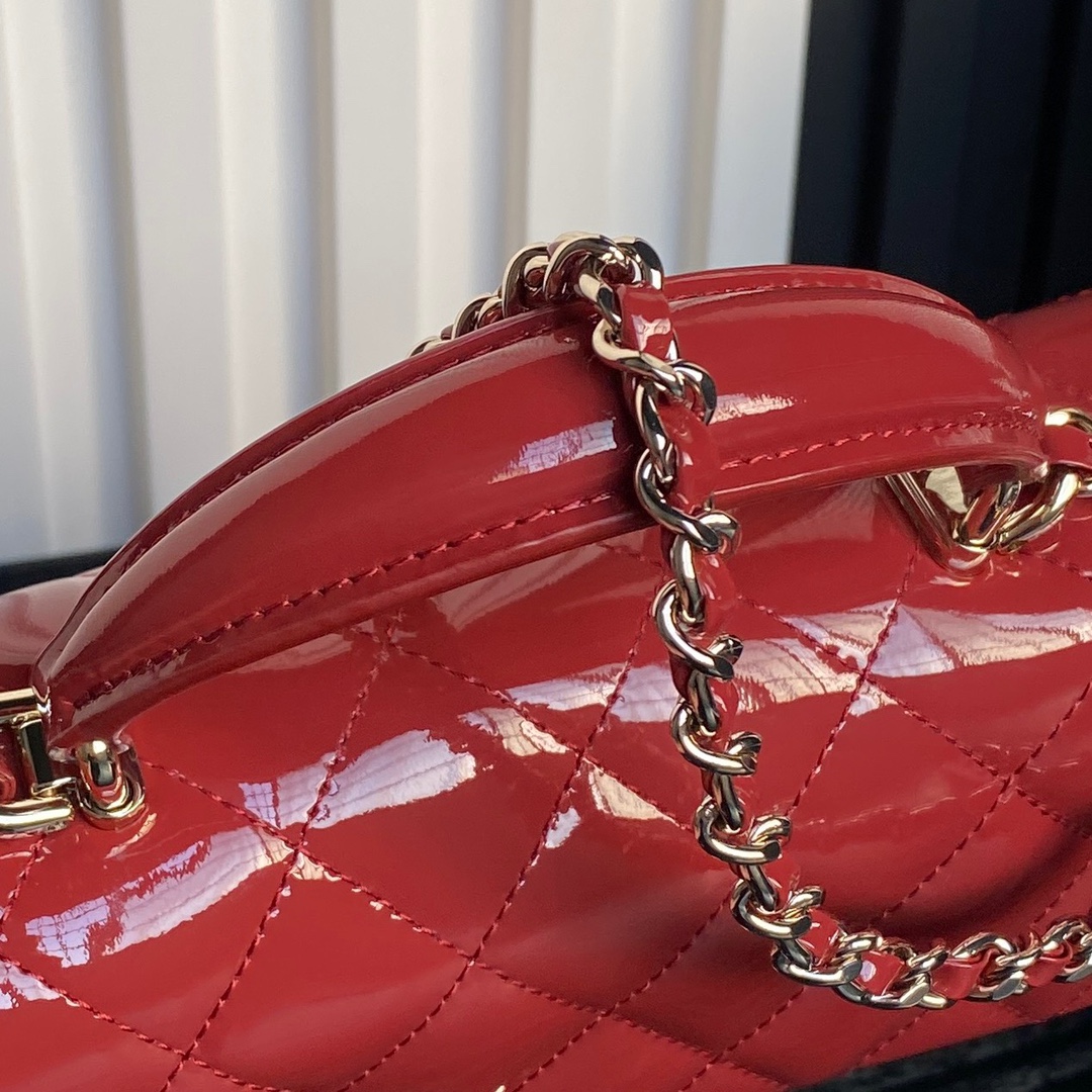 Louis Vuitton Classic Handcrafted Luxury Leather Shoulder Bag Ref 4