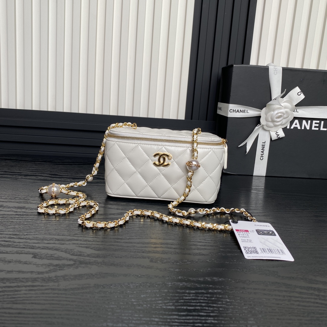 Chanel Cosmetic Bags Sheepskin Chains