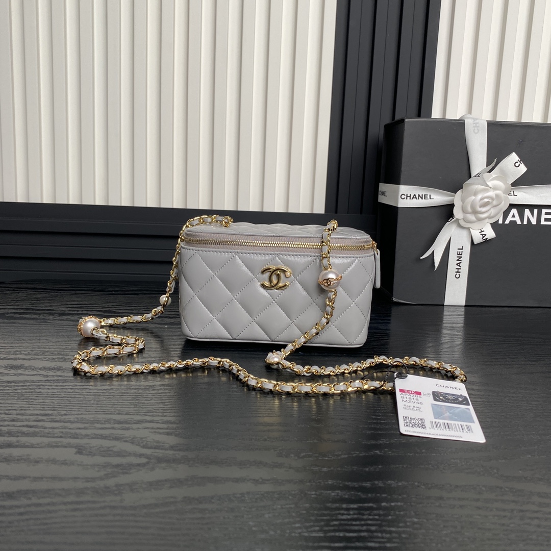 Chanel Cosmetic Bags Sheepskin Chains