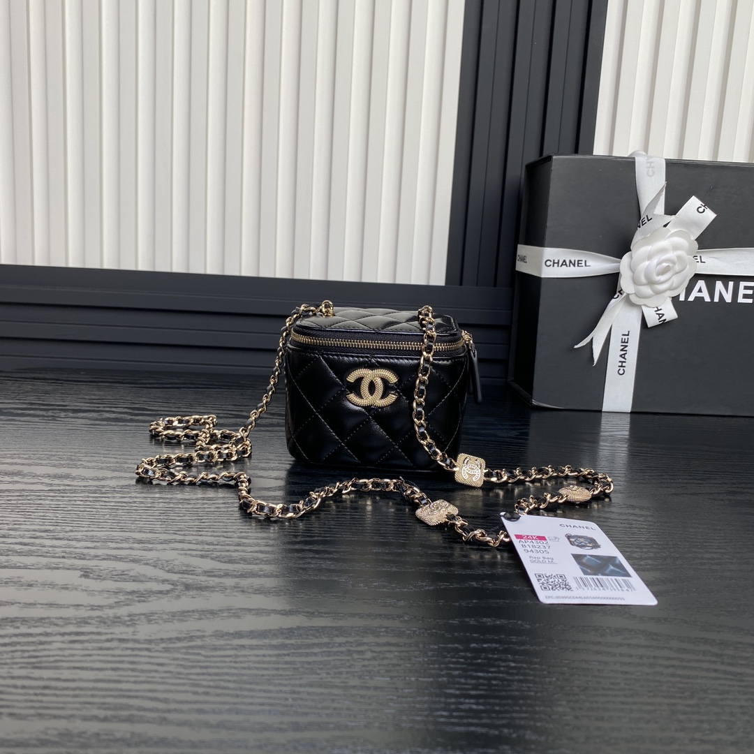 Chanel Cosmetic Bags Set With Diamonds Sheepskin Chains